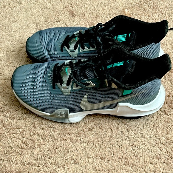 Nike basketball shoes - Picture 1 of 5